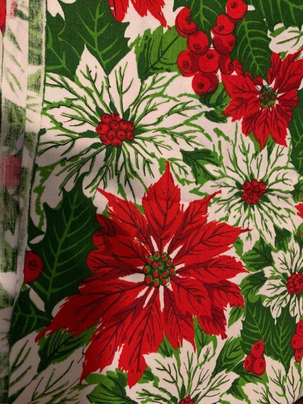 Vintage Christmas Tablecloth Poinsettias 50x64 LOT66-28